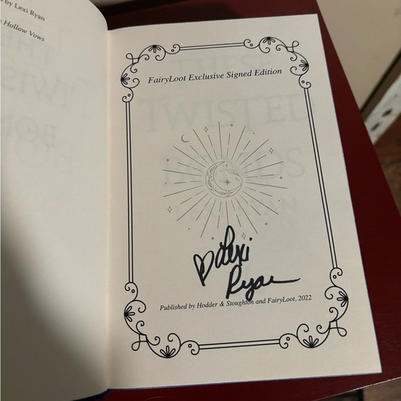 Fairyloot edition of these hollow vowels and these twisted bonds - Picture 7 of 11